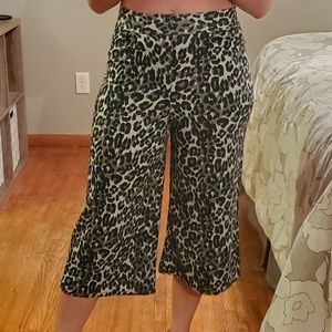 Leopard print crop pants